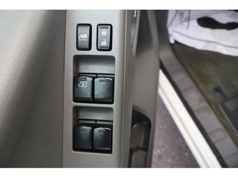 Used 2013 Nissan Frontier SV w/ SV Value Truck Pkg AWD/4WD image 9