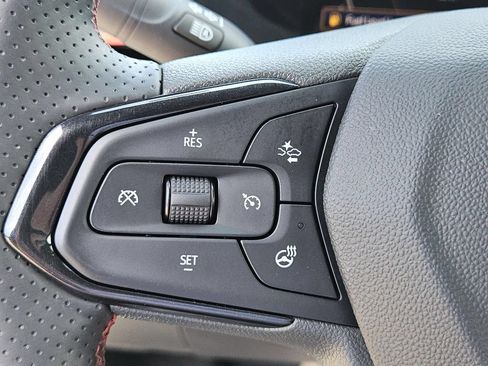 Used 2024 Chevrolet Trax RS w/ Sunroof Package FWD image 17