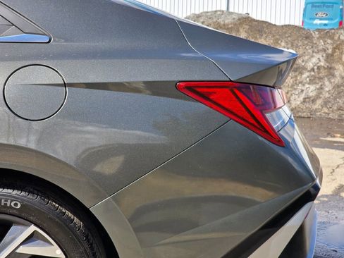 Used 2024 Hyundai Elantra SEL w/ Convenience Package image 6
