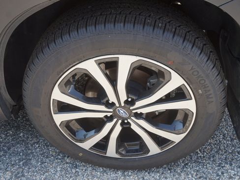 Used 2023 Subaru Forester Limited AWD/4WD image 9