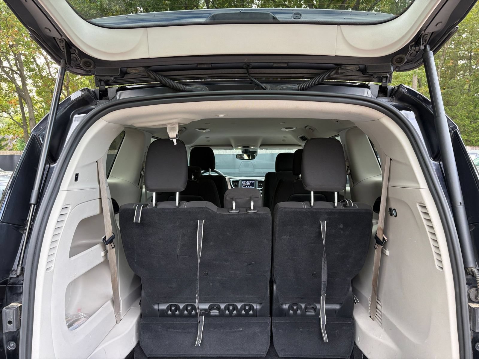 Used 2024 Chrysler Voyager LX FWD image 33