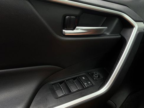 Used 2025 Toyota RAV4 XLE FWD image 21