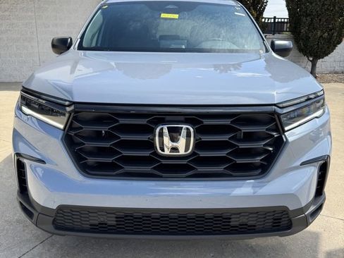 New 2025 Honda Pilot Sport image 7