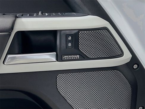 Used 2023 Land Rover Defender 110 X-Dynamic SE image 19