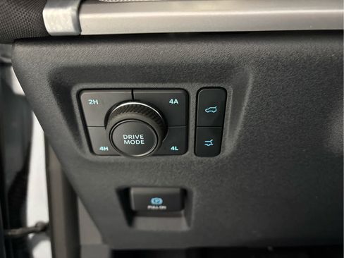 Used 2025 Ford Expedition Active AWD/4WD image 17