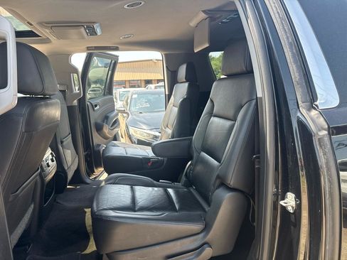 Used 2018 Chevrolet Suburban LT RWD image 34