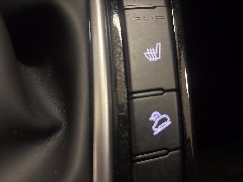 Used 2024 Kia Seltos EX AWD/4WD image 16