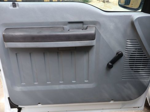Used 2011 Ford F250 XL AWD/4WD image 23