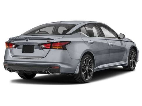Used 2023 Nissan Altima 2.5 SR w/ SR Premium Package FWD image 2