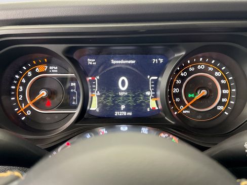 Used 2024 Jeep Wrangler Unlimited Sahara AWD/4WD image 13