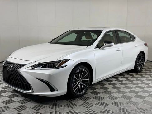 Used 2025 Lexus ES 350 w/ Premium Package FWD image 2