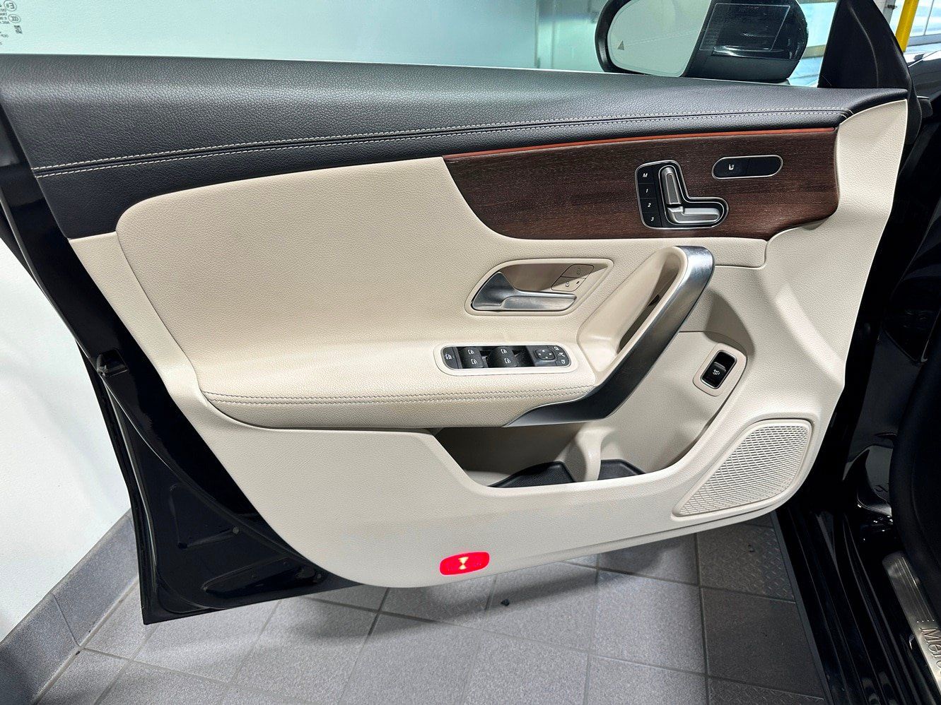 Used 2023 Mercedes-Benz CLA 250 4MATIC image 8