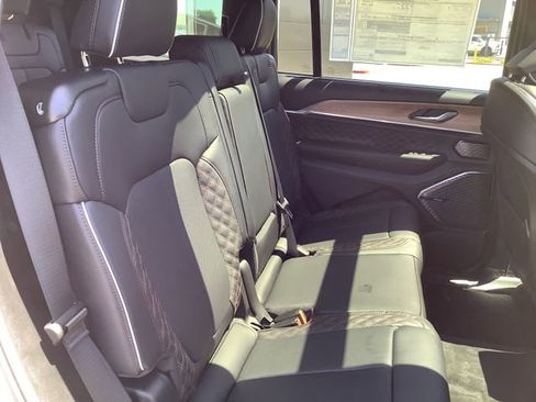 New 2026 Jeep Grand Cherokee L Summit w/ Obsidian Package AWD/4WD image 38