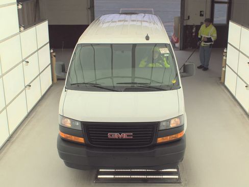 Used 2020 GMC Savana 2500 image 3
