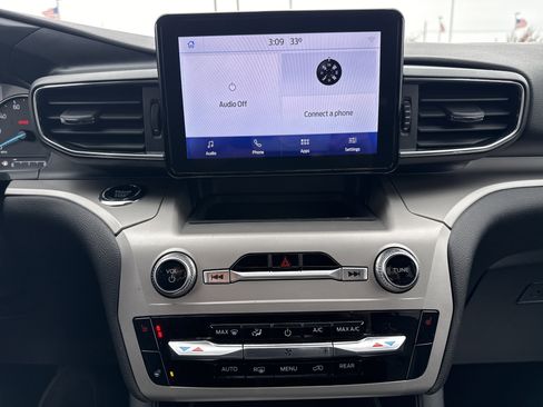 Used 2022 Ford Explorer XLT w/ Equipment Group 202A image 27