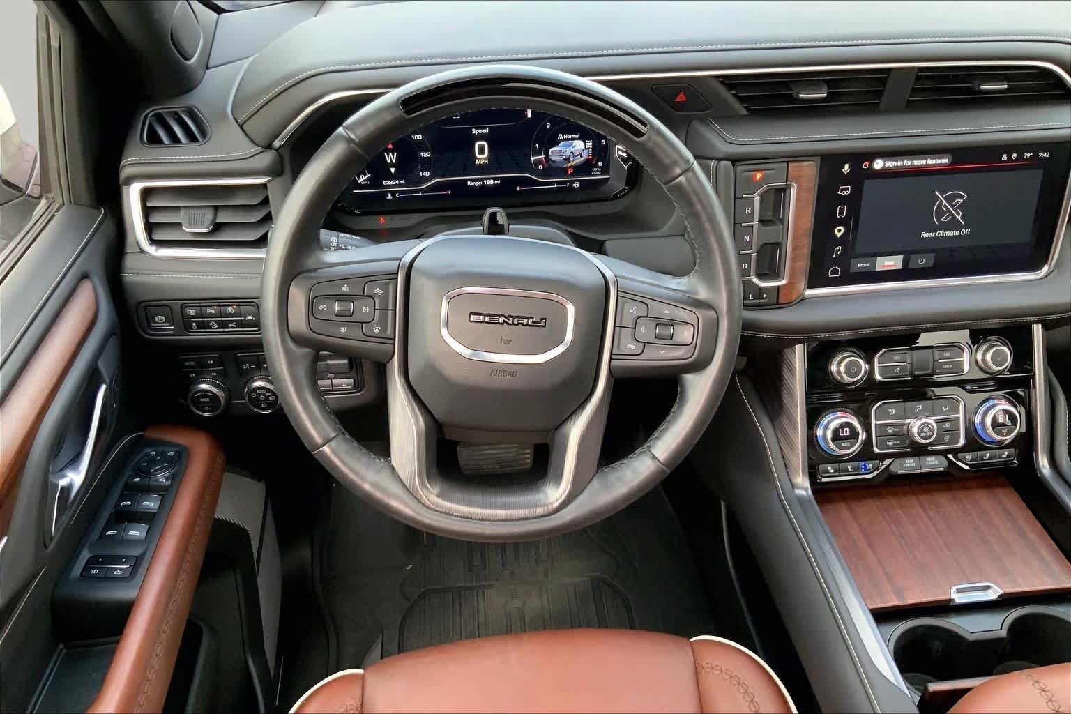 Used 2023 GMC Yukon Denali Ultimate AWD/4WD image 6