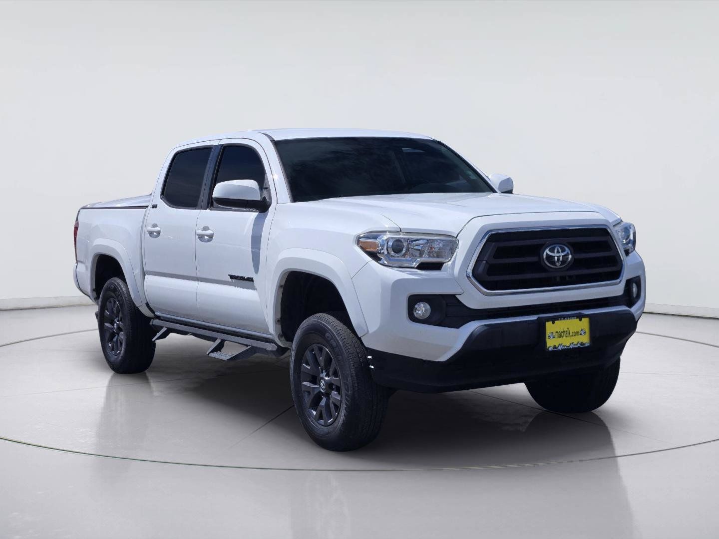 Used 2020 Toyota Tacoma SR5 w/ SR5 Appearance Package (SM) RWD image 3