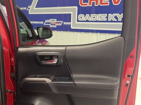 Used 2016 Toyota Tacoma TRD Off-Road image 27