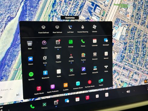 Used 2022 Tesla Model S image 25