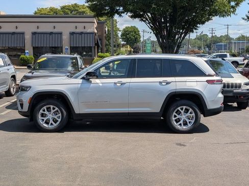 Certified 2023 Jeep Grand Cherokee Limited w/ Luxury Tech Group II AWD/4WD image 6