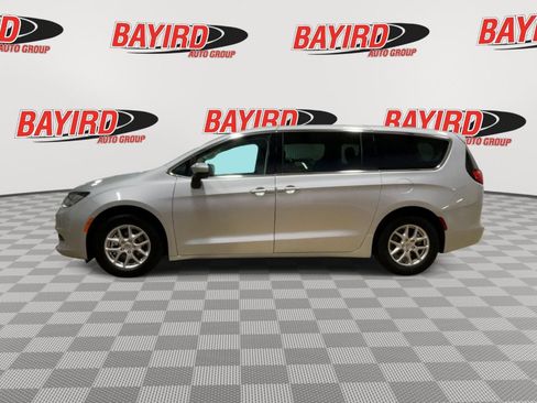 Used 2023 Chrysler Voyager LX FWD image 2