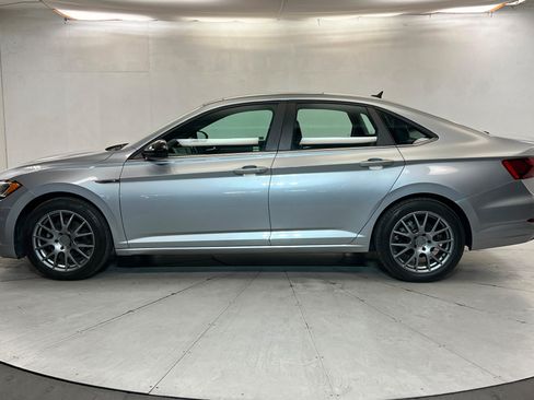 Used 2020 Volkswagen Jetta R-Line w/ R-Line Cold Weather Package FWD image 2