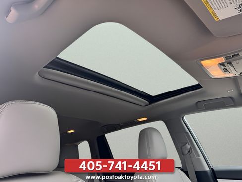 Used 2019 Toyota Highlander XLE w/ Protection Package #3 AWD/4WD image 21