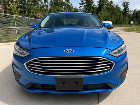 Used 2019 Ford Fusion SE FWD image 2