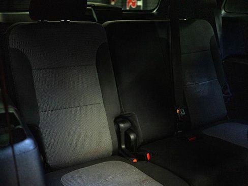 Used 2023 Chevrolet Traverse LT image 12