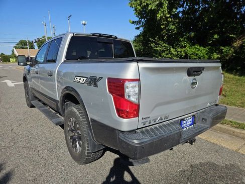 Used 2018 Nissan Titan PRO-4X w/ Pro-4x Convenience Package AWD/4WD image 4