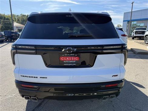New 2026 Chevrolet Traverse RS w/ LPO, Floor Liner Package image 5