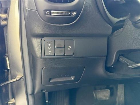 Used 2017 Kia Soul + FWD Hatchback 2.0L 4-Cyl image 32