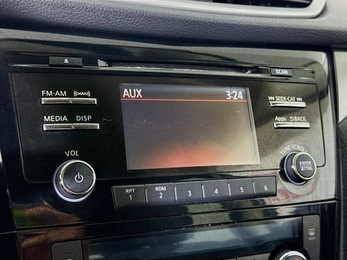 Used 2016 Nissan Rogue SV AWD/4WD image 6