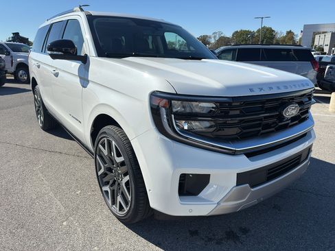 New 2025 Ford Expedition Platinum w/ Platinum Ultimate Package image 3