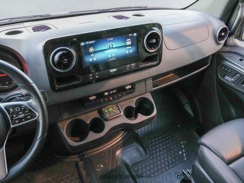 Used 2022 Mercedes-Benz Sprinter 2500 image 24
