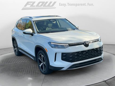 New 2026 Volkswagen Tiguan SE image 1