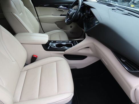 Used 2022 Buick Envision Essence w/ Technology Package I image 11