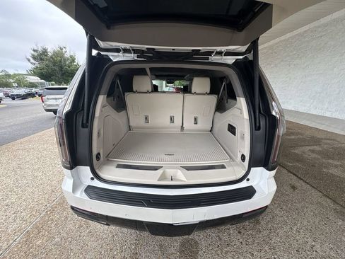 Certified 2025 Cadillac Escalade ESV Sport Platinum w/ LPO, Floor Liner Package AWD/4WD image 27