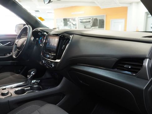 Used 2023 Chevrolet Traverse LT image 29