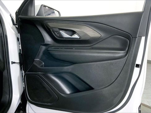 Used 2024 GMC Terrain SLE image 24