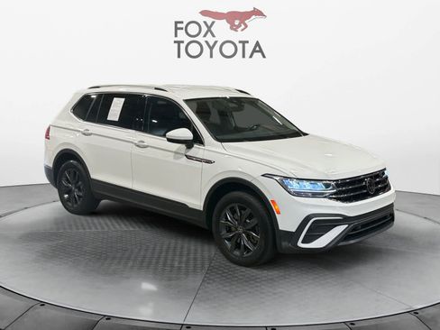 Used 2022 Volkswagen Tiguan SE image 8