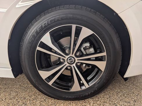 Used 2021 Nissan Sentra SV FWD image 17