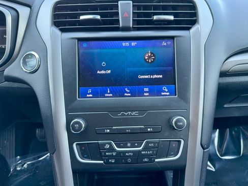 Used 2020 Ford Fusion SE FWD image 18