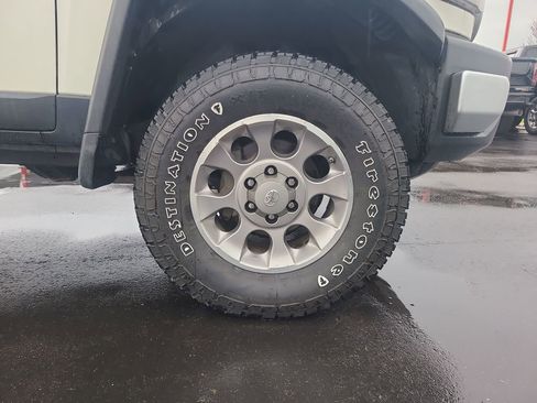 Used 2012 Toyota FJ Cruiser 4WD image 16