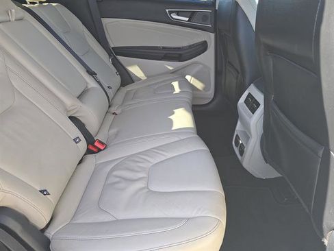 Used 2020 Ford Edge Titanium image 12