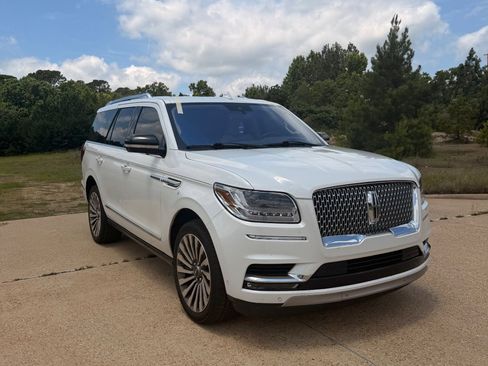 Used 2020 Lincoln Navigator Reserve w/ Luxury Package RWD image 3