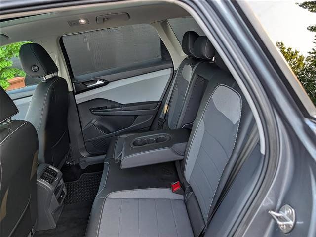Certified 2023 Volkswagen Taos SE w/ Panoramic Sunroof Package FWD image 23
