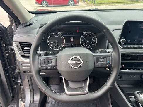 Used 2025 Nissan Rogue SV FWD image 30