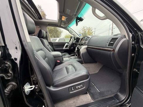 Used 2015 Toyota Land Cruiser image 12