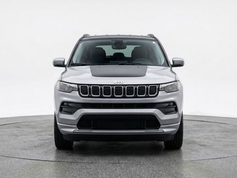 Used 2025 Jeep Compass Limited image 2